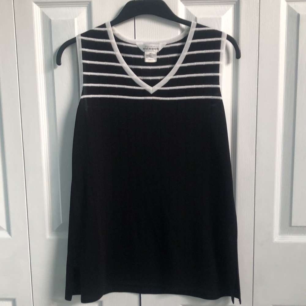 Exclusively Misook Black White Striped Sleeveless V-Neck Top Blouse Size Medium